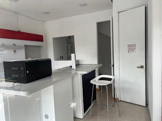 Local en arriendo en El Poblado, Medellín, 35 m² · foto 2 de 7