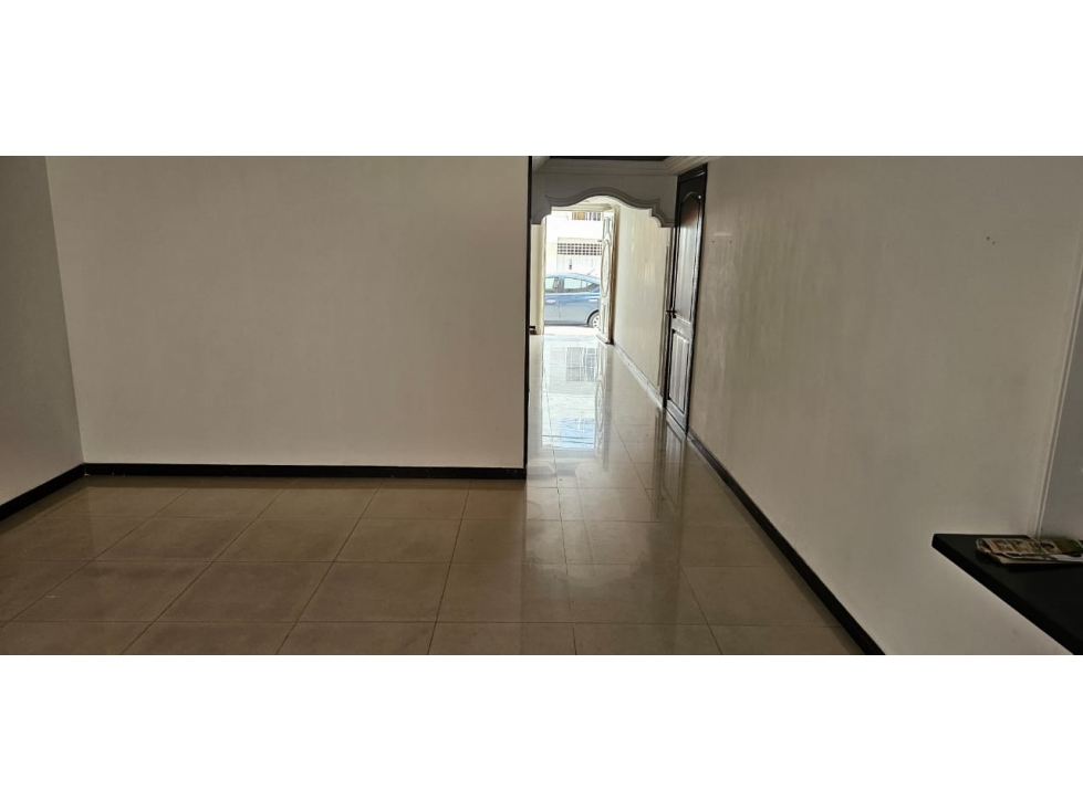 Casa de 5 alcobas en venta en Prados Del Limonar, Cali, 365 m² · foto 2 de 24