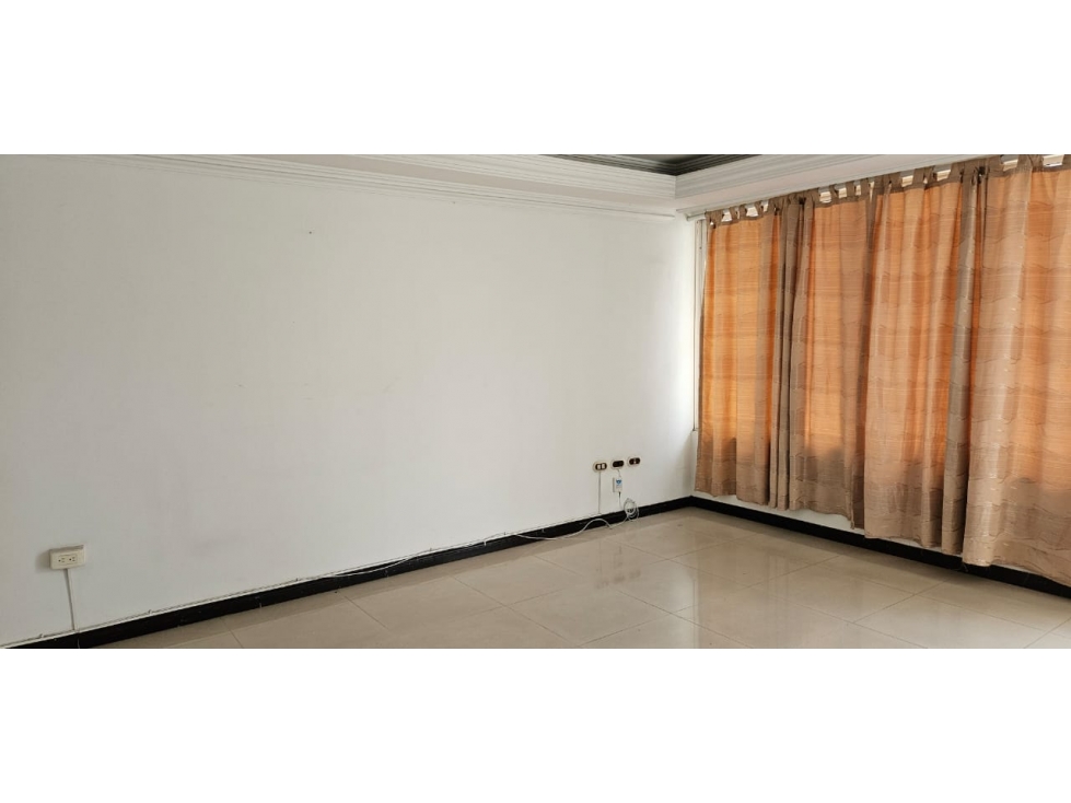 Casa de 5 alcobas en venta en Prados Del Limonar, Cali, 365 m² · foto 3 de 24