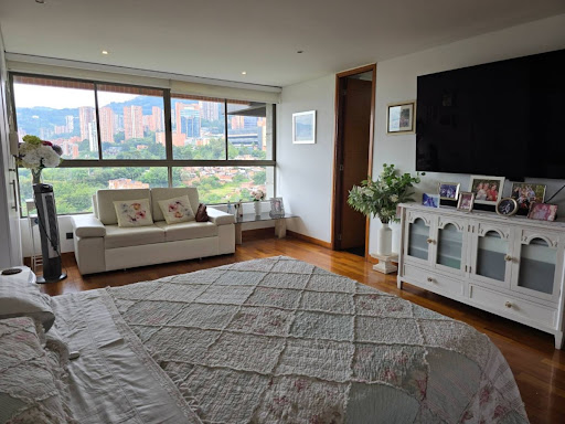 Apartamento en arriendo en Loma De Los Gonzalez, Medellín · foto 2 de 24