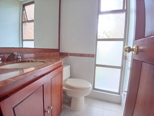 Apartamento en arriendo en Loma De Los Gonzalez, Medellín · foto 12 de 24