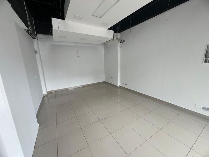 Local en arriendo en El Poblado, Medellín, 30 m² · foto 3 de 5
