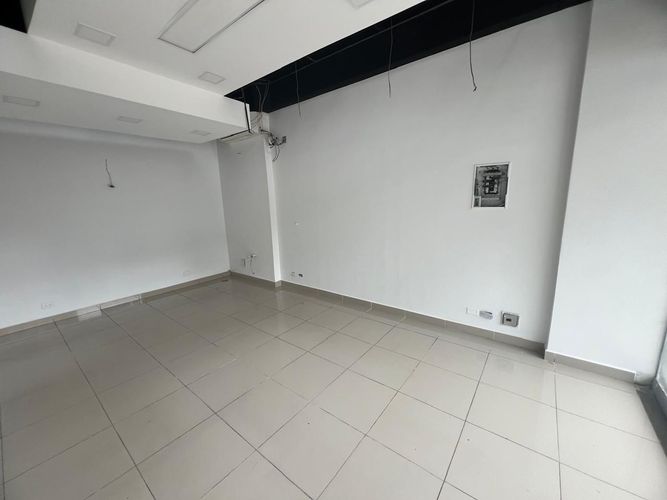 Local en arriendo en El Poblado, Medellín, 30 m² · foto 4 de 5