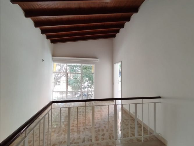Casa de 6 alcobas en arriendo en La Castellana, Medellín, 300 m² · foto 15 de 24