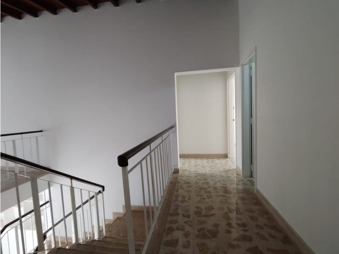 Casa de 6 alcobas en arriendo en La Castellana, Medellín, 300 m² · foto 16 de 24