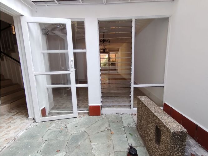 Casa de 6 alcobas en arriendo en La Castellana, Medellín, 300 m² · foto 22 de 24