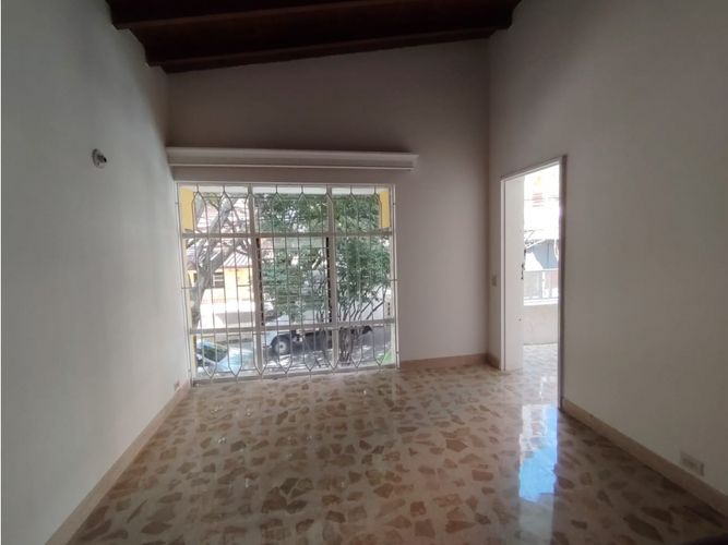 Casa de 6 alcobas en arriendo en La Castellana, Medellín, 300 m² · foto 23 de 24