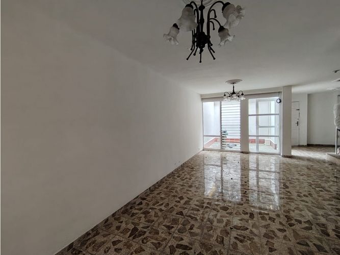 Casa de 6 alcobas en arriendo en La Castellana, Medellín, 300 m² · foto 24 de 24