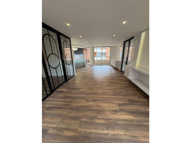 Apartamento de 3 alcobas en venta en Usaquen, Bogotá, 158 m² · foto 3 de 20