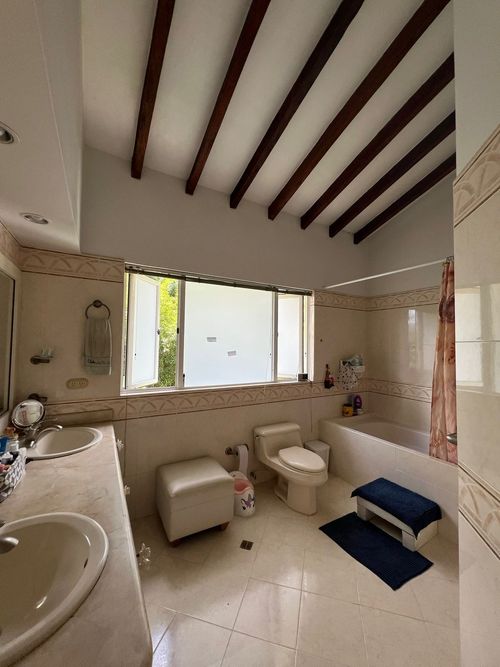 Casa de 4 alcobas en venta en El Esmeraldal, Envigado, 700 m² · foto 18 de 21