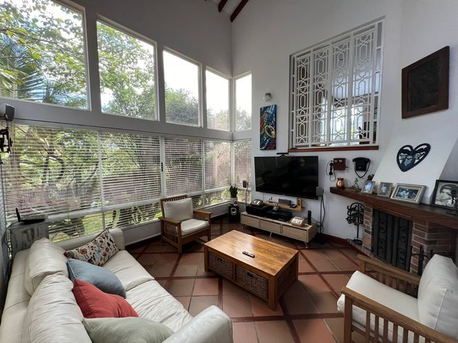 Casa de 4 alcobas en venta en El Esmeraldal, Envigado, 700 m² · foto 2 de 21