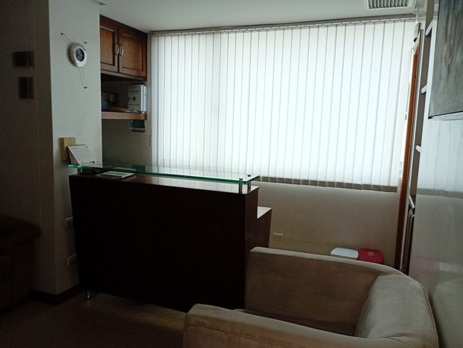 Consultorio en venta en El Poblado, Medellín, 90 m² · foto 2 de 6