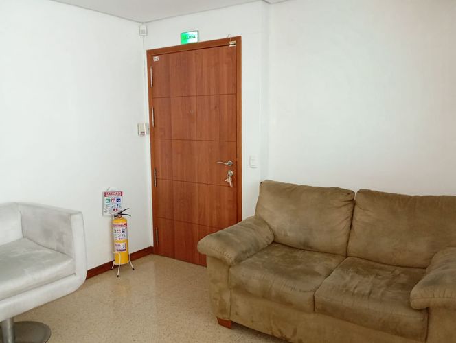 Consultorio en venta en El Poblado, Medellín, 90 m² · foto 3 de 6