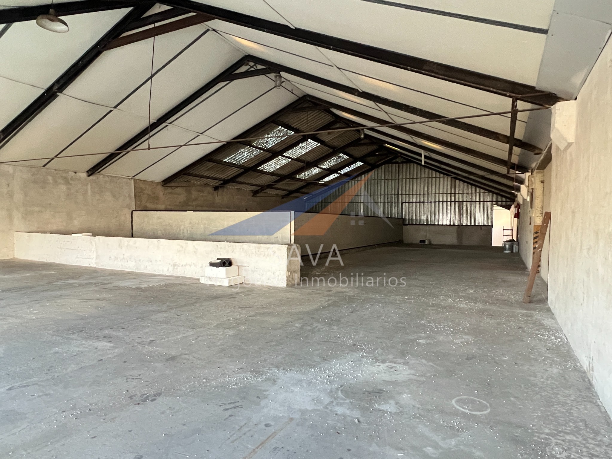 Alquiler Galpones 300 m² en Las Canteras! Complejo Industrial.