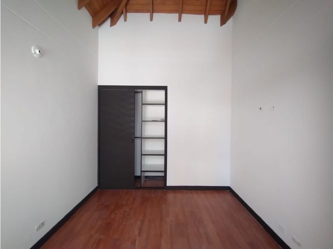 Casa de 3 alcobas en venta en Suramérica, La Estrella, 250 m² · foto 8 de 16