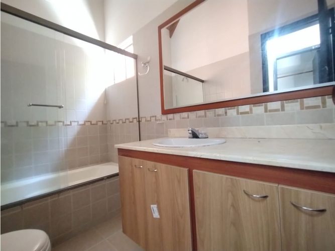 Casa de 3 alcobas en venta en Suramérica, La Estrella, 250 m² · foto 13 de 16