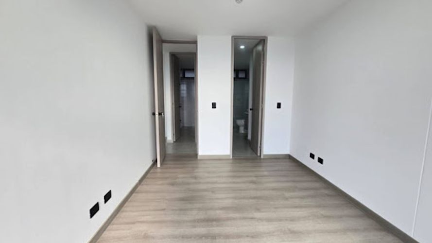 Local en venta en Loma Del Escobero, Envigado, 74 m² · foto 9 de 20