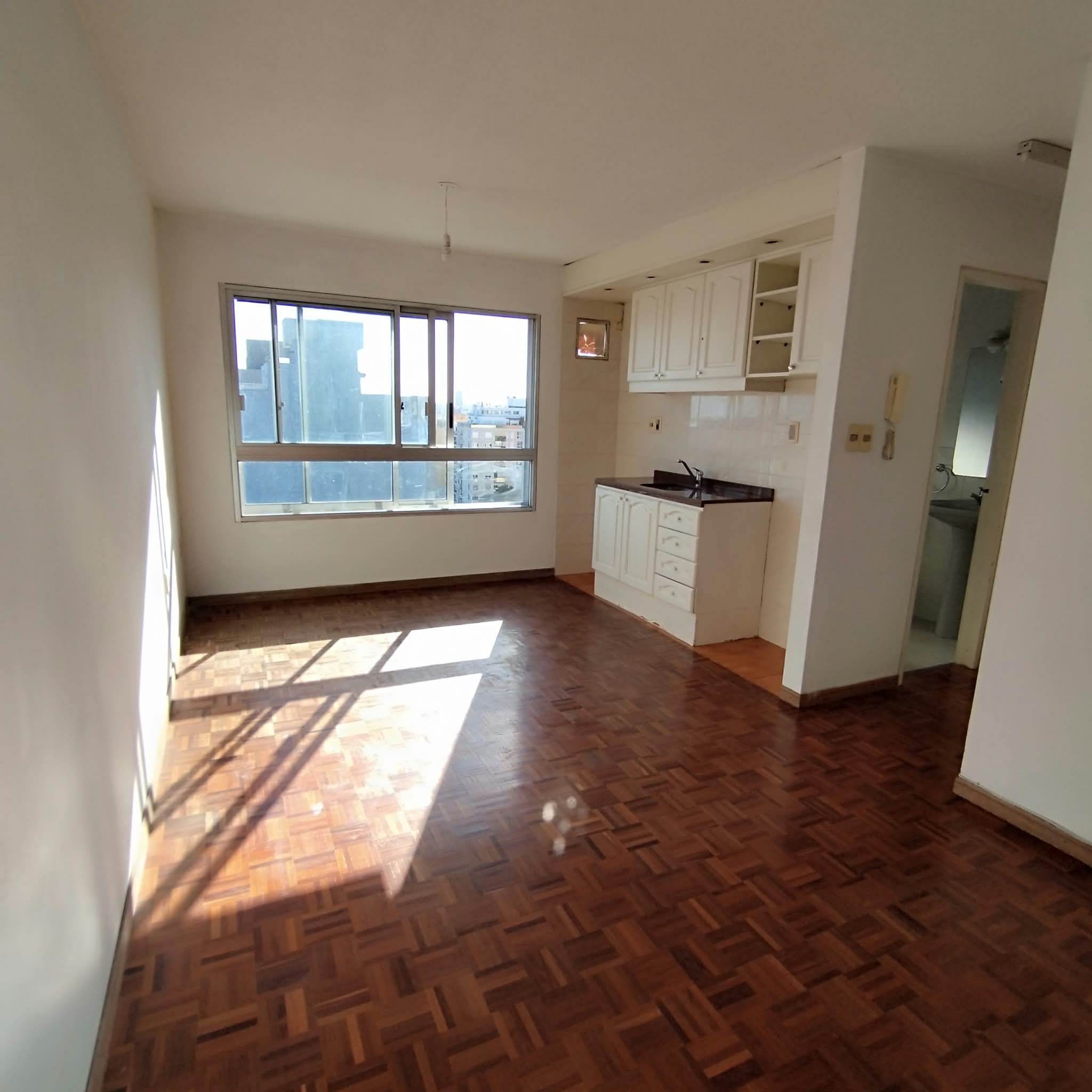Alquiler Apartamento 1 Dormitorio en Buceo! Excelente Ubicación. Piso Alto.