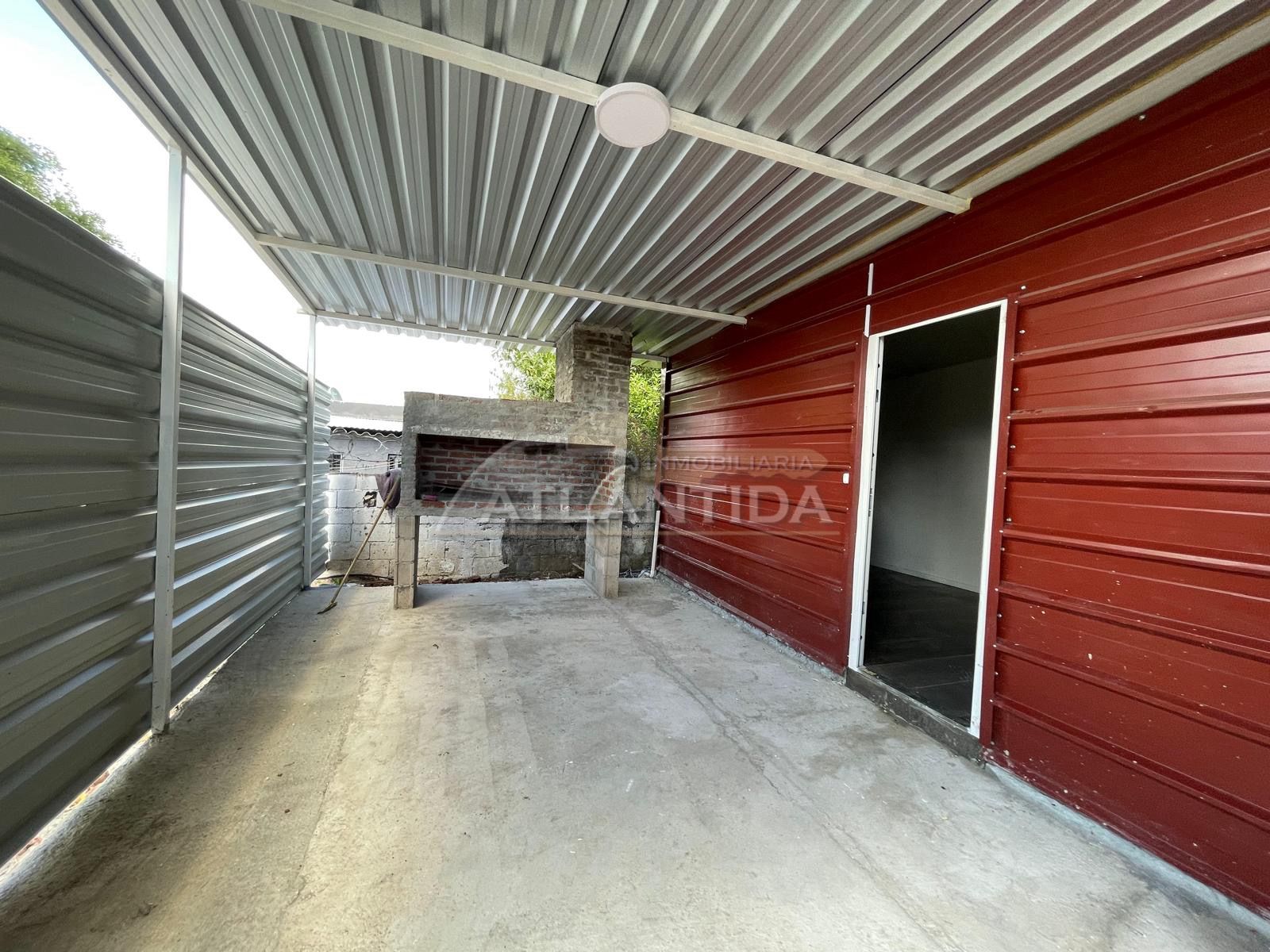Alquiler Casa Con 2 Dormitorios, Parrillero Y Garaje, Zona Colón. Inm Atlántida