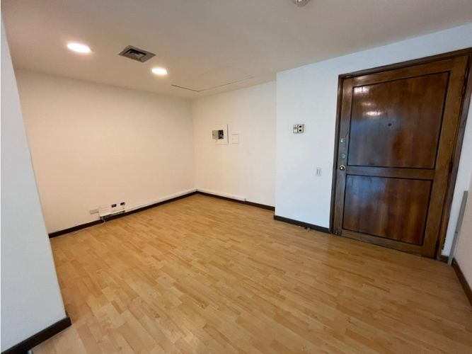 Oficina en arriendo en El Poblado, Medellín, 48 m² · foto 2 de 5
