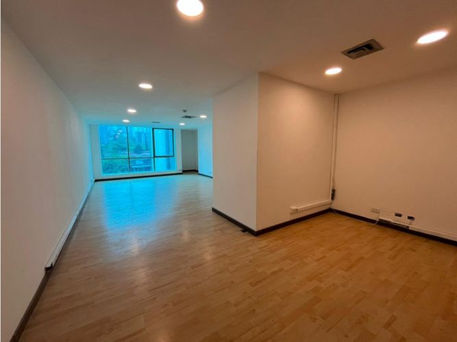 Oficina en arriendo en El Poblado, Medellín, 48 m² · foto 3 de 5