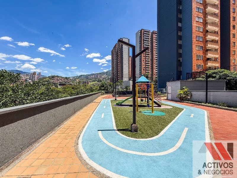 Apartamento en venta en Los Colores, Medellín · foto 2 de 22
