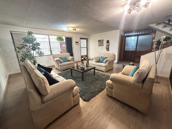 Casa de 6 alcobas en venta en Ub Los Geranios, Chía, 388 m² · foto 3 de 24