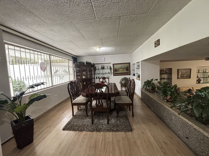 Casa de 6 alcobas en venta en Ub Los Geranios, Chía, 388 m² · foto 5 de 24