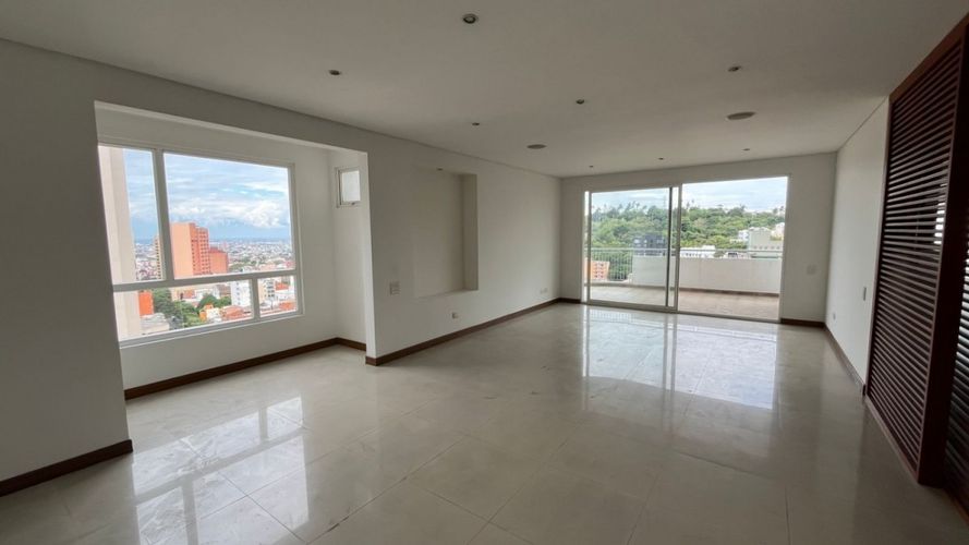 Apartamento de 3 alcobas en venta en Normandia, Cali, 179 m² · foto 2 de 10