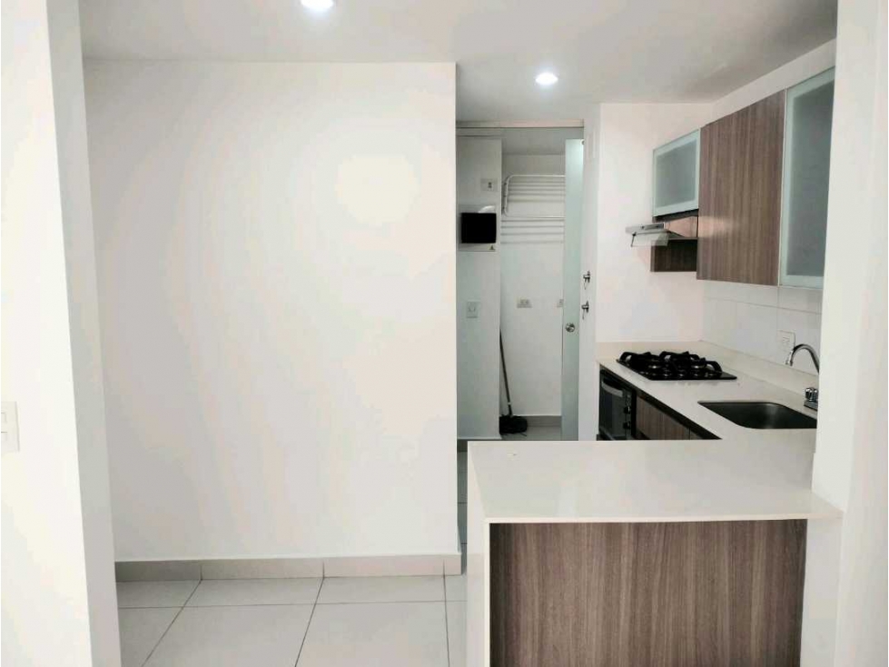 Apartamento en arriendo en Ciudad Del Río, Medellín · foto 3 de 24
