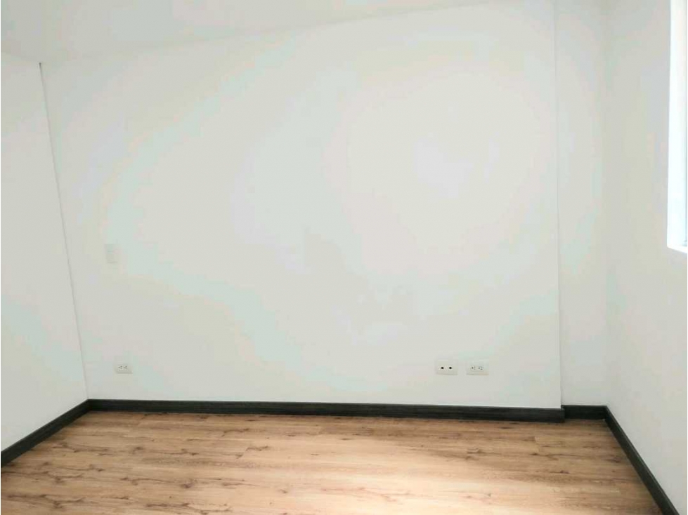 Apartamento en arriendo en Ciudad Del Río, Medellín · foto 8 de 24