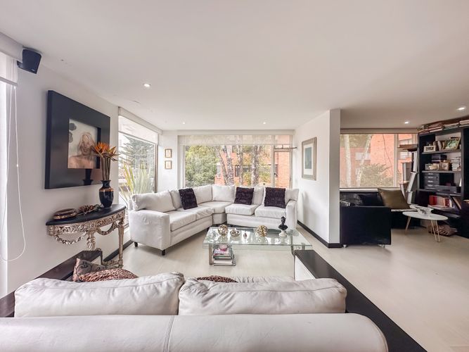 Apartamento de 3 alcobas en arriendo en Chico, Bogotá, 262 m² · foto 6 de 21