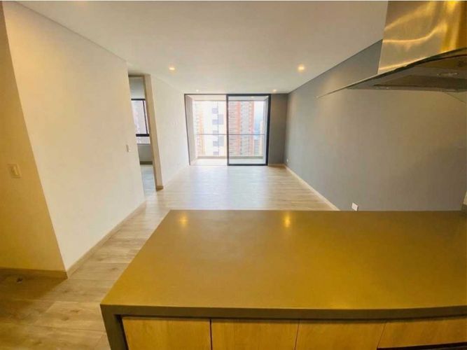 Apartamento de 2 alcobas en arriendo en Altos Del Poblado, Medellín, 75 m² · foto 3 de 16