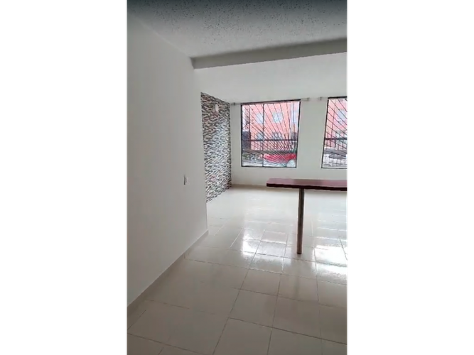 Apartamento de 3 alcobas en venta en Cr. La Finca Sm 9, Madrid, 59 m² · foto 2 de 16