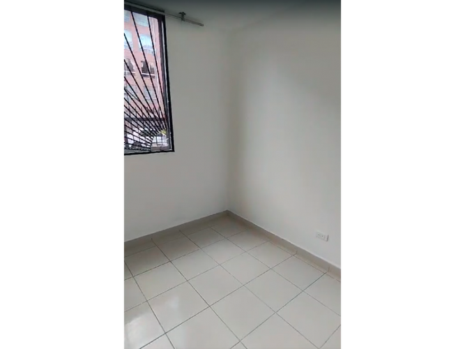 Apartamento de 3 alcobas en venta en Cr. La Finca Sm 9, Madrid, 59 m² · foto 4 de 16