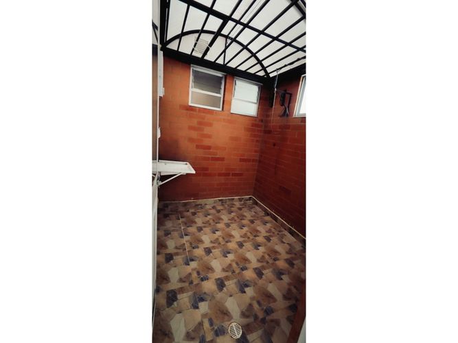 Apartamento de 3 alcobas en venta en Cr. La Finca Sm 9, Madrid, 59 m² · foto 15 de 16