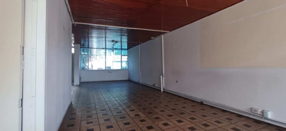 Casa de 5 alcobas en venta en Quinta Paredes, Bogotá, 240 m² · foto 2 de 21