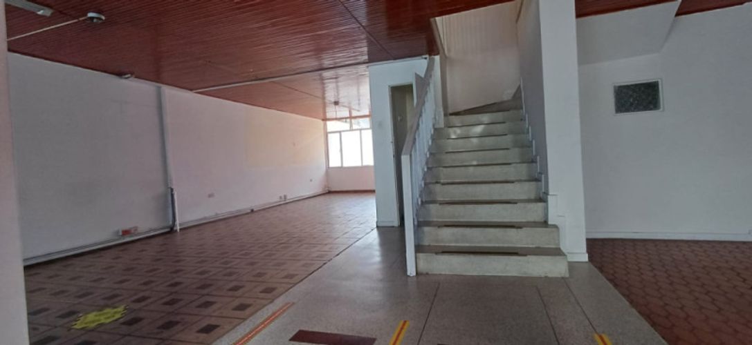 Casa de 5 alcobas en venta en Quinta Paredes, Bogotá, 240 m² · foto 4 de 21