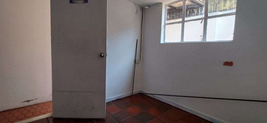 Casa de 5 alcobas en venta en Quinta Paredes, Bogotá, 240 m² · foto 10 de 21