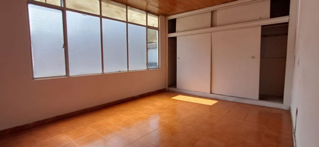 Casa de 5 alcobas en venta en Quinta Paredes, Bogotá, 240 m² · foto 12 de 21
