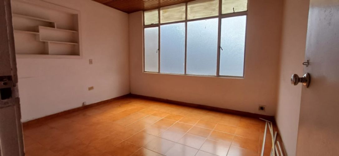 Casa de 5 alcobas en venta en Quinta Paredes, Bogotá, 240 m² · foto 13 de 21