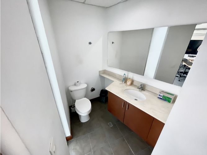 Oficina en arriendo en Milla De Oro, Medellín, 120 m² · foto 9 de 11