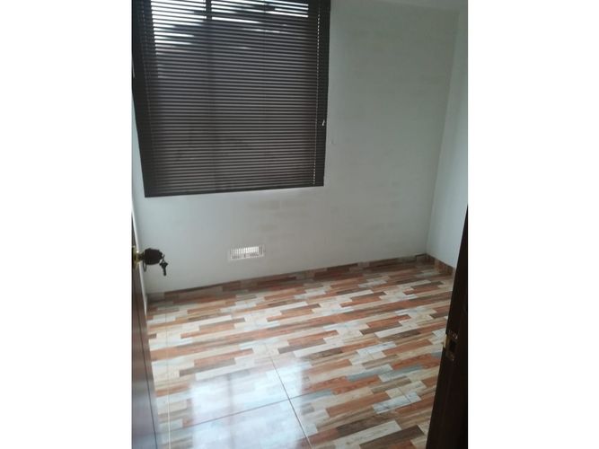 Apartamento de 3 alcobas en venta en La Española, Girardot, 49 m² · foto 3 de 7