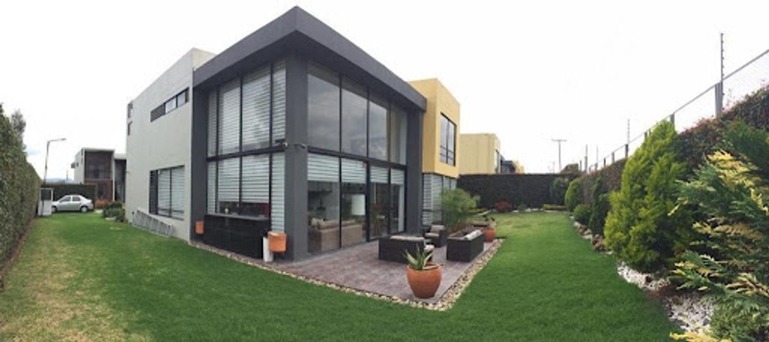 Casa de 4 alcobas en venta en Pueblo Viejo, Cota, 310 m² · foto 2 de 24