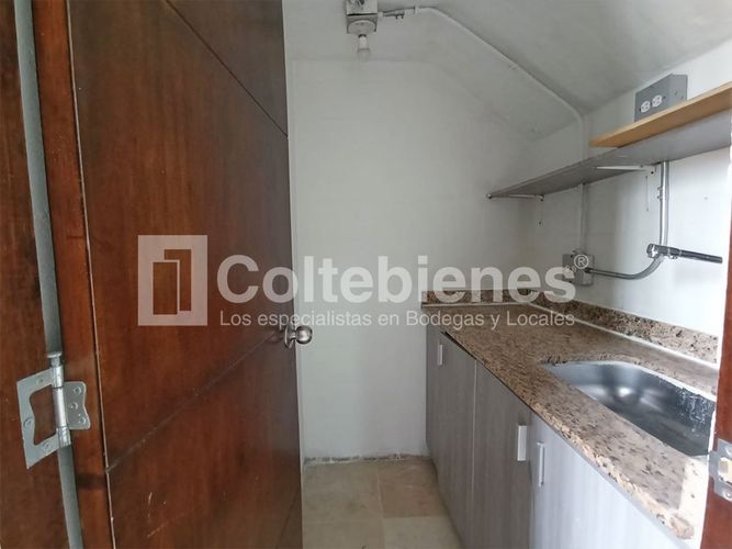 Bodega en arriendo en Trinidad, Medellín, 100 m² · foto 5 de 15