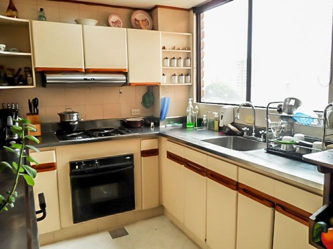 Apartamento de 3 alcobas en venta en El Poblado, Medellín, 250 m² · foto 4 de 18
