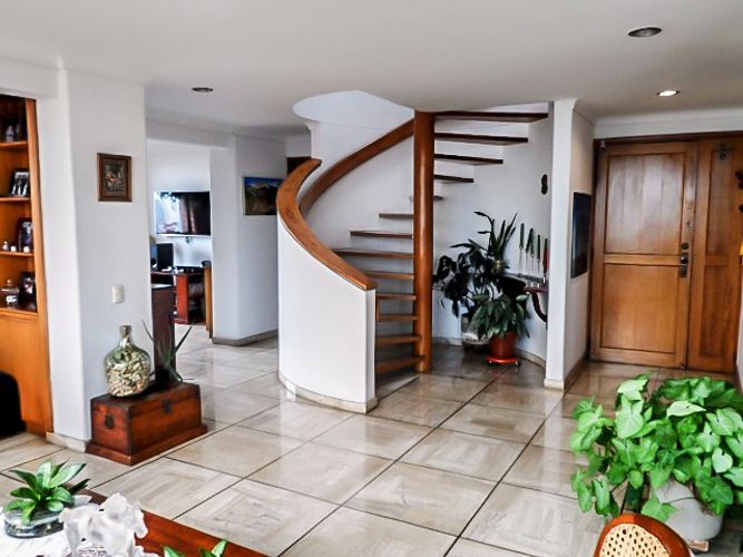 Apartamento de 3 alcobas en venta en El Poblado, Medellín, 250 m² · foto 3 de 18