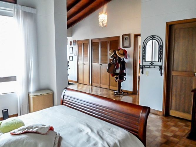 Apartamento de 3 alcobas en venta en El Poblado, Medellín, 250 m² · foto 17 de 18