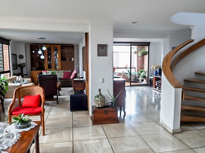 Apartamento de 3 alcobas en venta en El Poblado, Medellín, 250 m² · foto 6 de 18