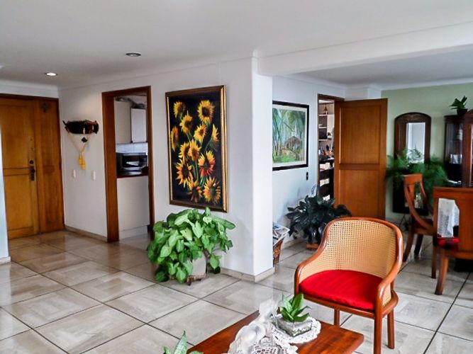 Apartamento de 3 alcobas en venta en El Poblado, Medellín, 250 m² · foto 16 de 18